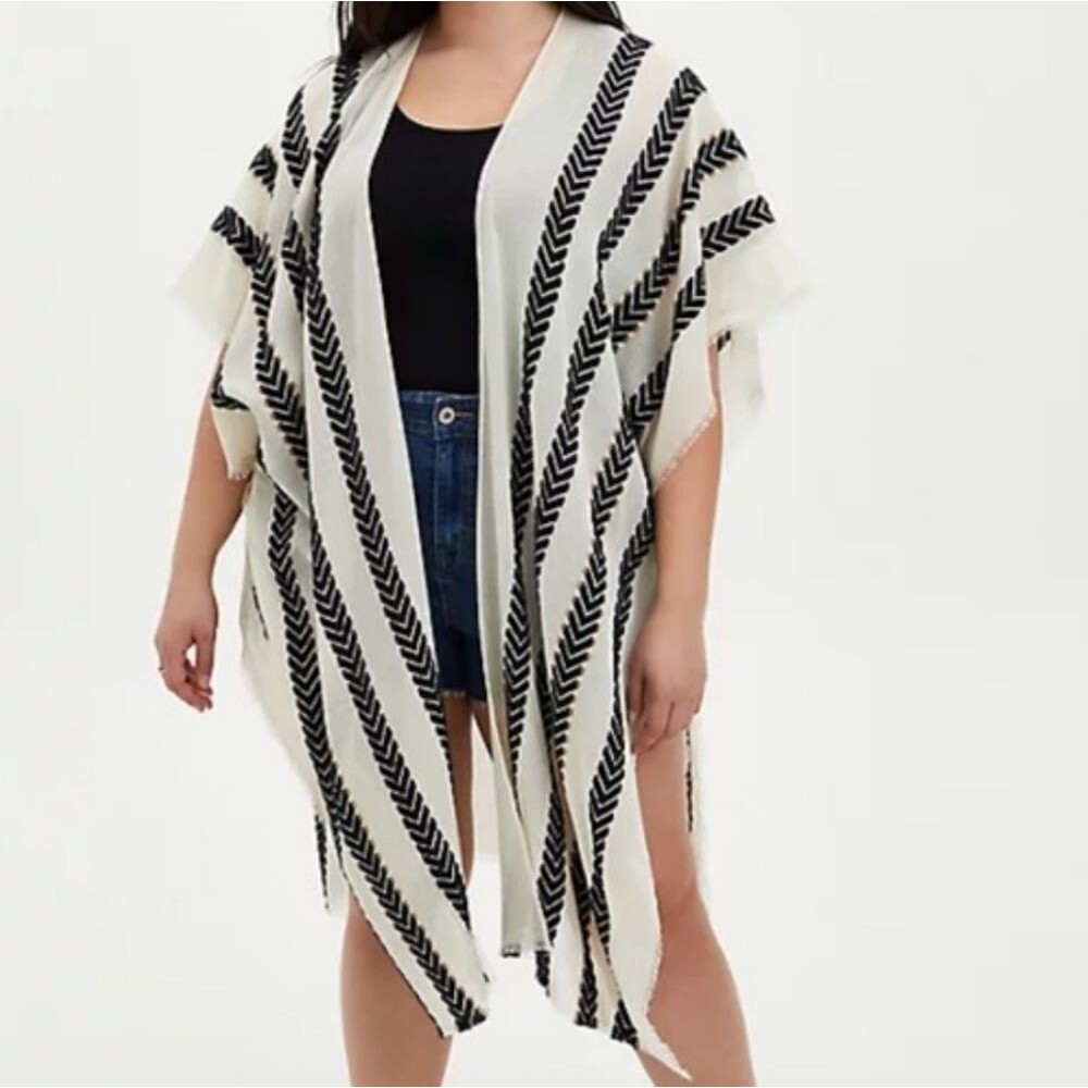 Torrid Black/White Arrow Striped Ruana Boho New With Tag Cardigan